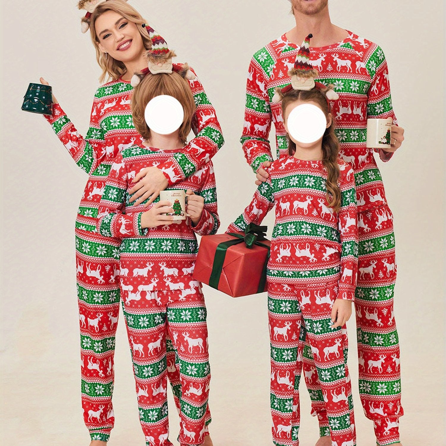 Christmas Pajamas for Family Matching Sets Xmas Soft Holiday Sleepwear women's lounge Sets Soft cozy party women vacation Festival home wear nightwear Festive Sleeepwear Seasonal loungewear comfy sets Holiday gift ideas winte